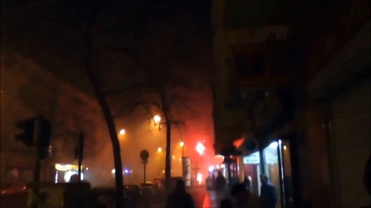 Silvester 2013 / 2014 Berlin - Neukölln (Raketen explodieren in Menschenmenge)