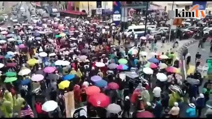 4:40 petang: 10,000 redah hujan berarak dari Sogo ke KLCC