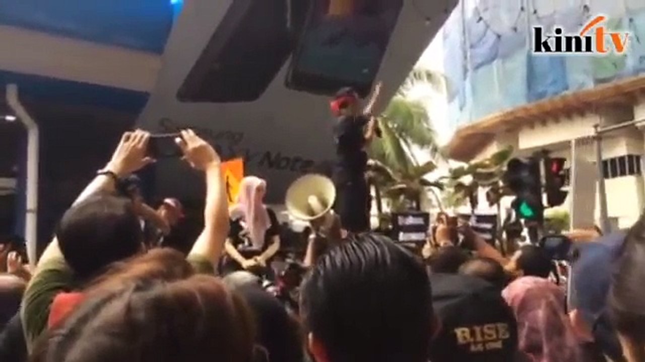 3:35 petang: Nurul Izzah maklum dapat 'surat cinta'