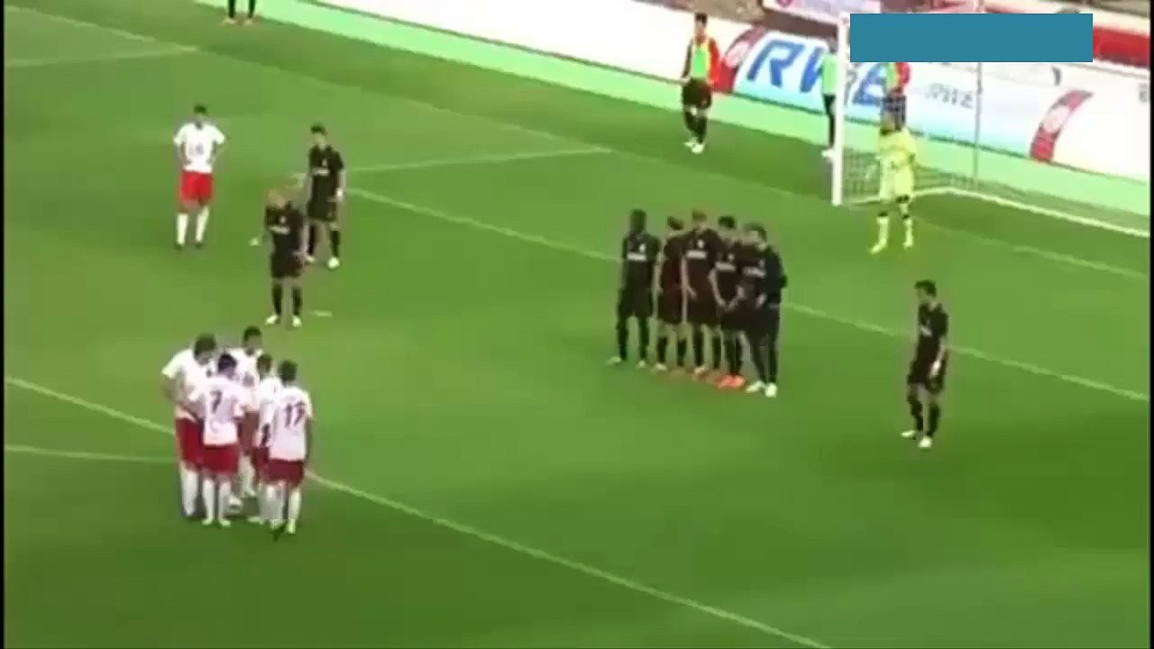 راقب كيف تمكن 6 لاعبين من تسجيل ركلة حرة مباشرة