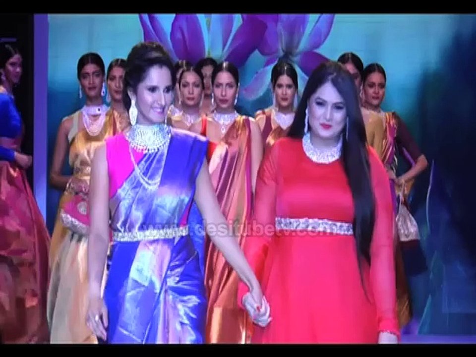Indian tennis player Sania mirza looking gorgeous in Pink saree ramp walk at IIJW 2015