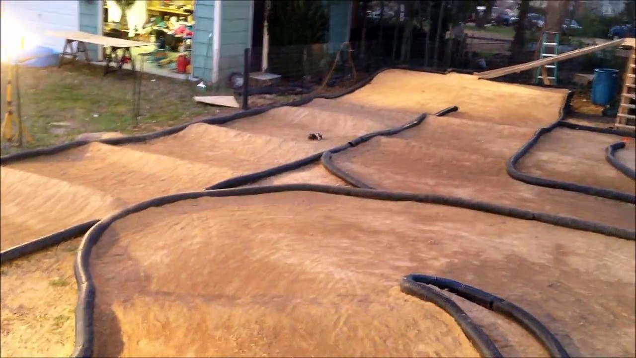 Turnigy 1/16 Brushless Buggy on track Test