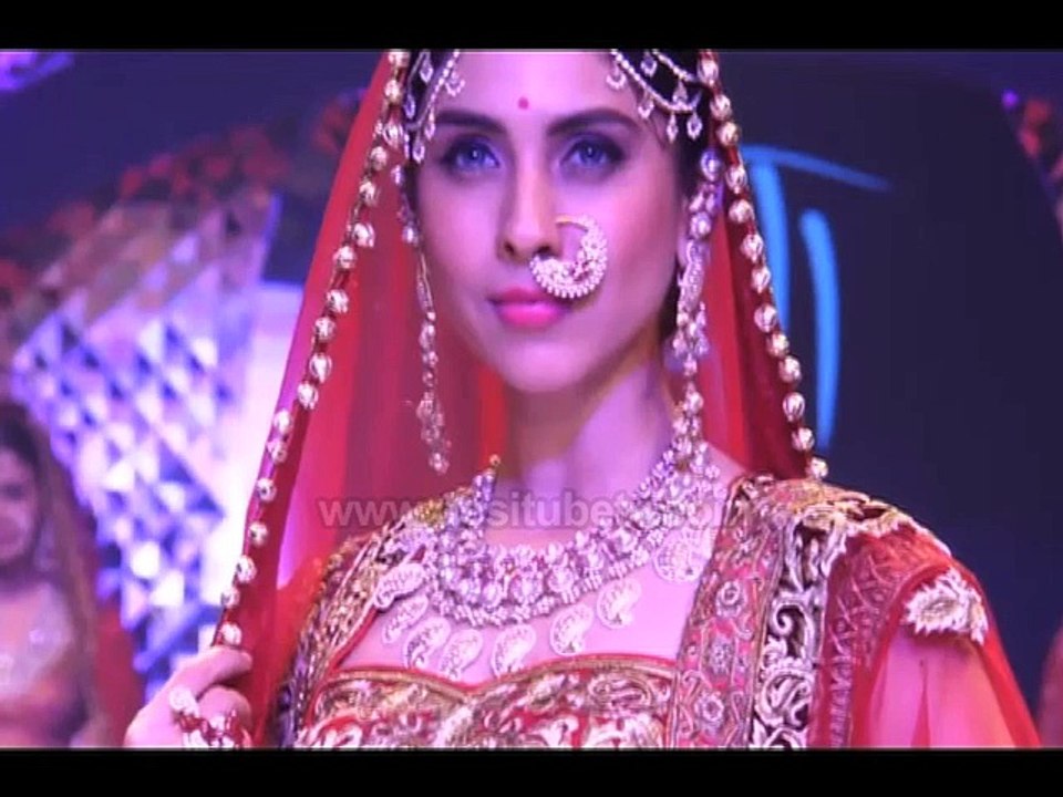 Hot & Sexy Models Add Glitter And Glitz On The Ramp-Birdhichand Ghanshyamdas-IIJW 2015