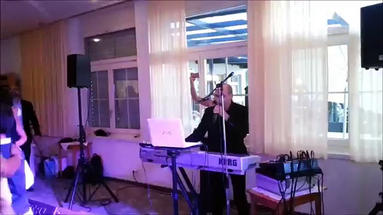 Italienisch - Deutsches Musiker, Sänger, Bands, DJs