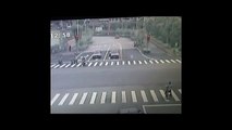 China incredibile incidente motociclista
