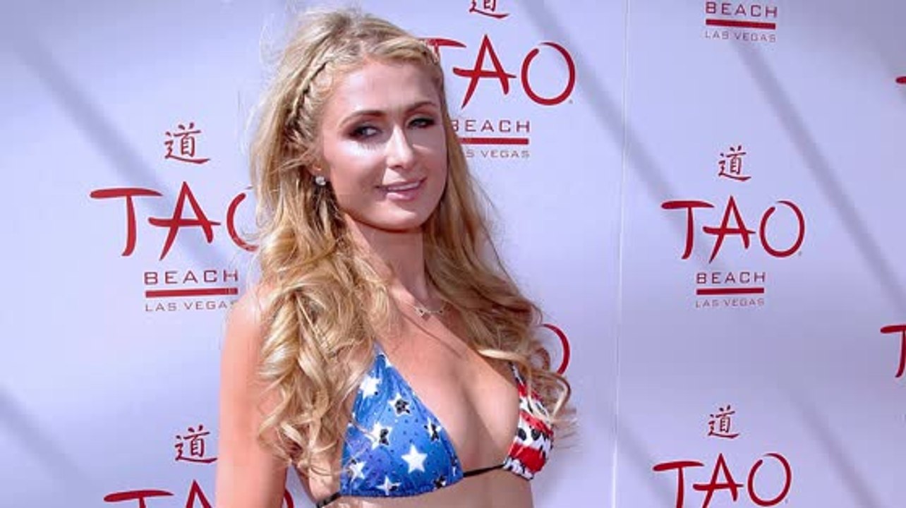 Paris Hilton behauptet, dass sie keine Schönheits-OP hatte