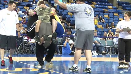 A incrível caminhada carregando quatro pessoas