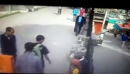 See What Happened when a Guy Showed Middle Finger to Monkey