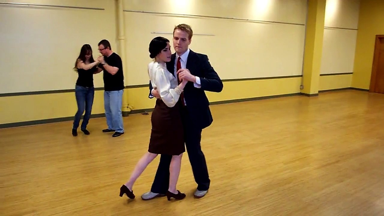danceonline.tv - Kelly Porter and Daniel Newsome show material from savoyswing.org intensive