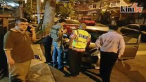 ‘Barua jubah hitam’ - polis tahan reman Zunar 3 hari