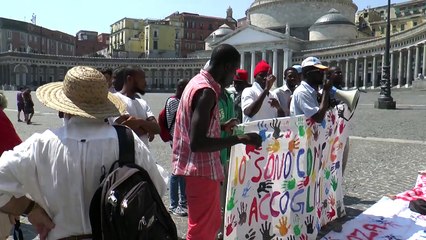 Napoli - Continua la protesta dei 18 immigrati espulsi da Terzigno (06.08.15)