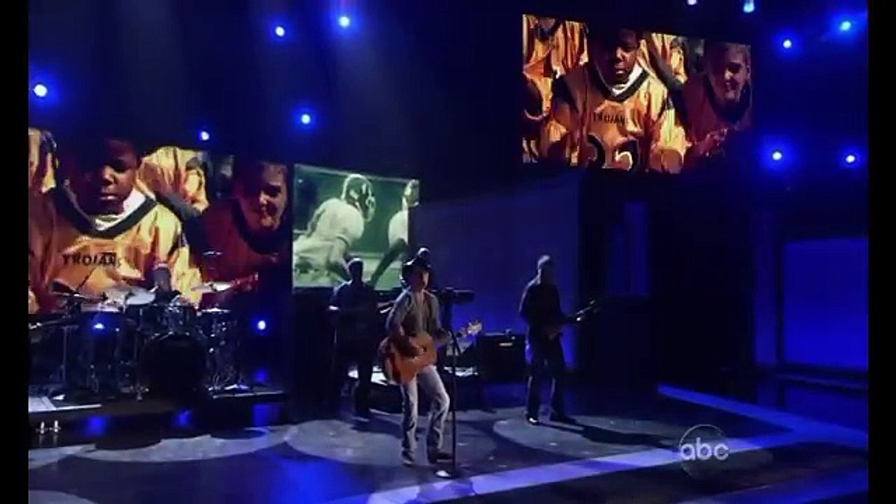 Kenny Chesney -  "Boys Of Fall" -   CMA Awards 2010   HD QUALITY