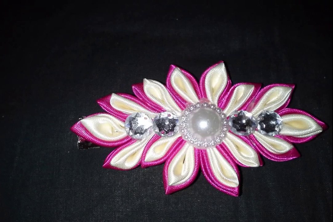 Comment faire une barrette en fleur   طريقة سهلة لعمل وردة  بشرائط الساثان
