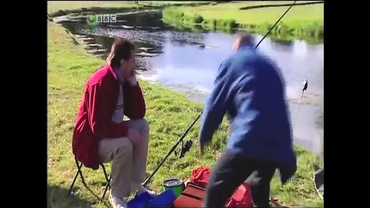 ChuckleVision 15x08 On Your Pike