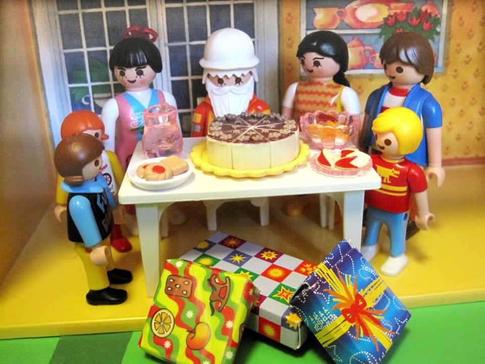 Contando Cáritas a los más pequeños (con playmobil)