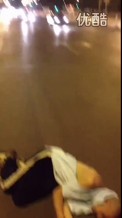 영국인 중국에서 중국여자사람 강간하려다 다구리 당함