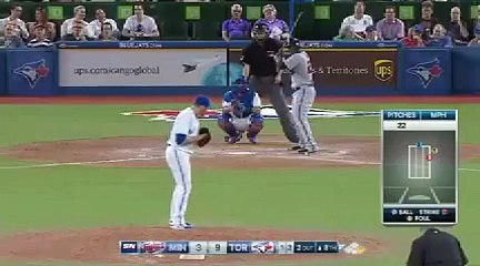 Amazing catch by Kevin Pillar