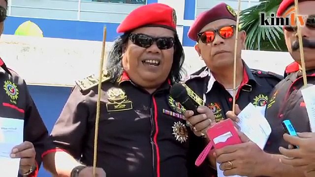 NGO Melayu demo rotan, beri amaran kepada menteri