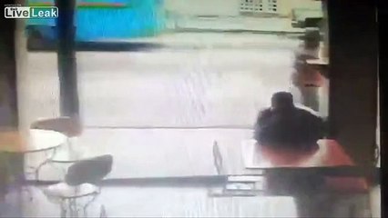 LiveLeak - The robber gets instant karma-copypasteads.com