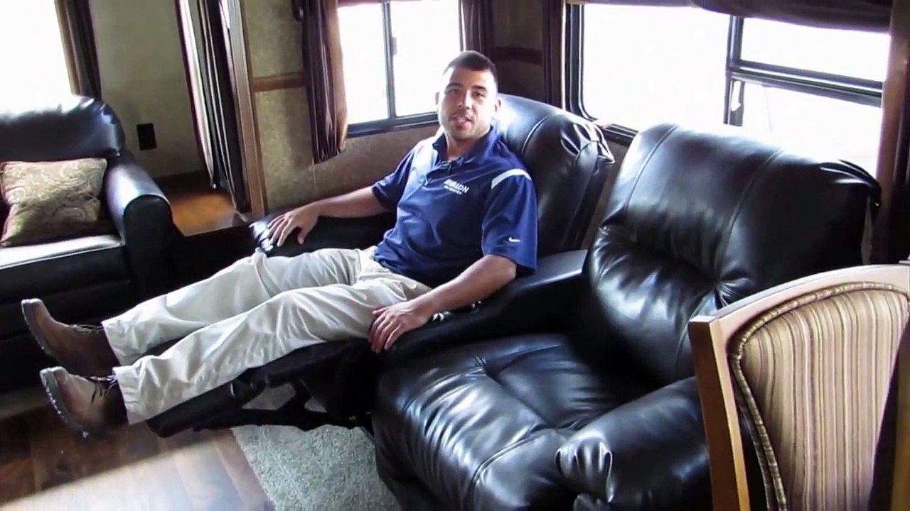 RV Walk Through: 2014 Salem 272RLIS