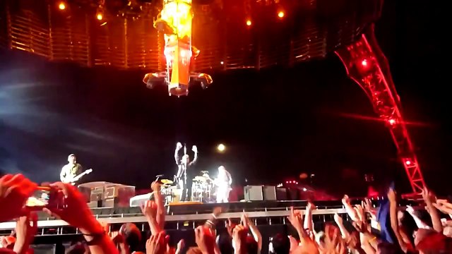 U2 - Hallelujah / Where The Streets Have No Name (360º Live from Montreal, Canada - Multicam HD)