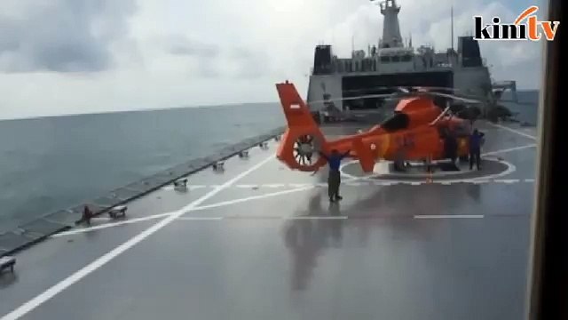 Indonesia retrieves crashed AirAsia jet's flight data recorder