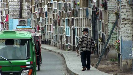 Leben unter Toten - auf einem Friedhof in Peru