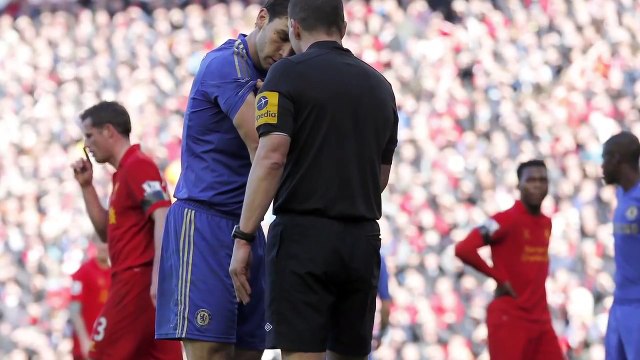 Luis Suarez Bites Giorgio Chiellini