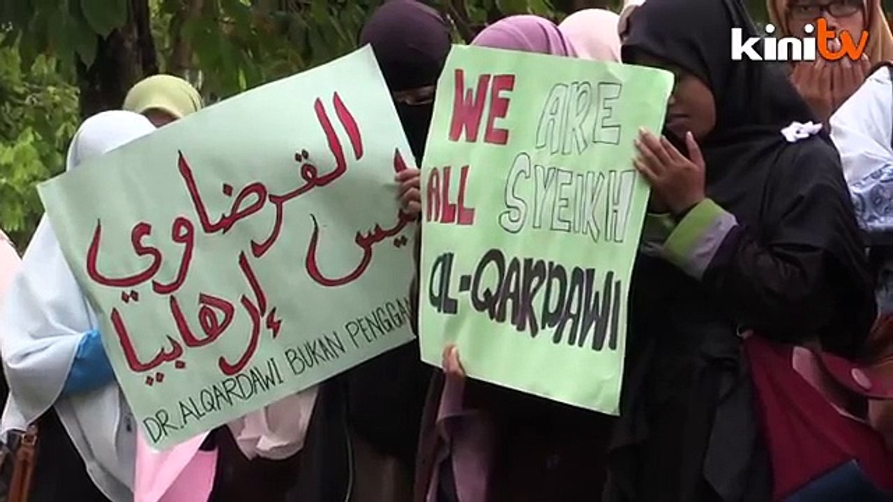 Students want PM to defend Qaradawi