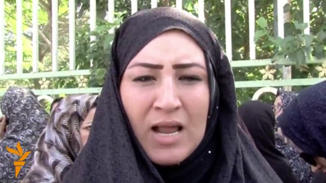 شماری ازمدیران مکاتب ولایت هرات درمقابل ساختمان ولایت دست به تظاهرات زده اند