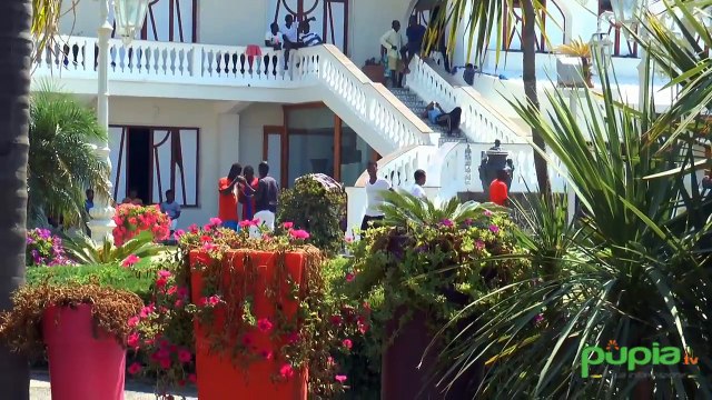 Licola (NA) - Protesta dei migranti ospitati nel resort Di Francia -live- (07.08.15)