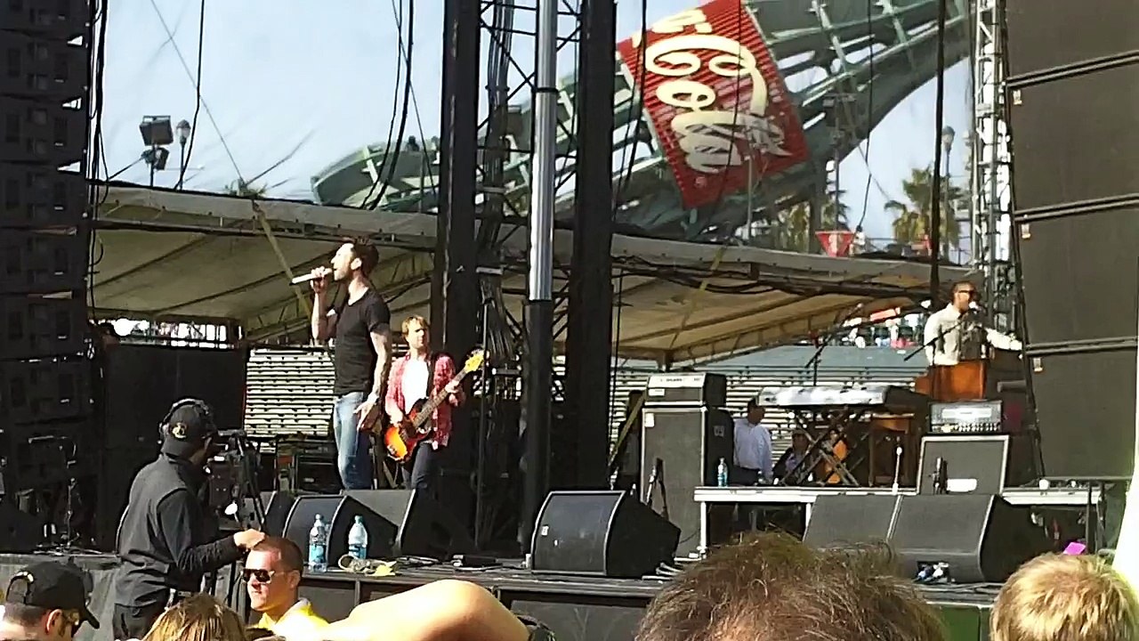 "SUNDAY MORNING" by Maroon 5