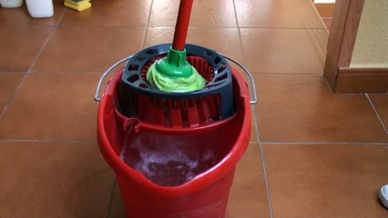 Tratamiento de suelos duros: Barniz Cera 25
