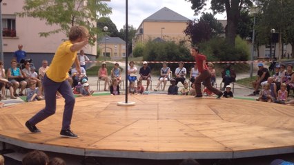 Fantaisies : Entre nous par le Carré curieux