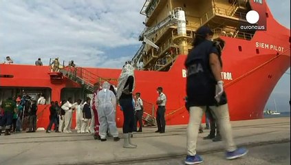 Italie: 800 migrants secourus arrivent à Reggio Calabri