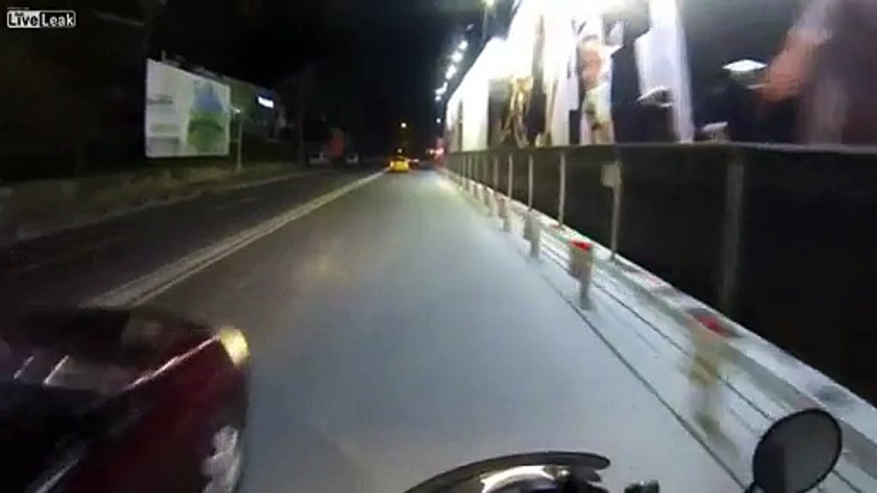 LiveLeak - Motorcycle Tries To Pass Between Two Cars-copypasteads.com