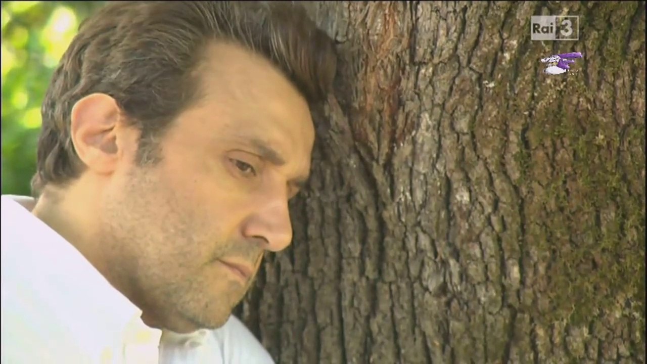 Flavio Insinna recita "Prima di tutto vennero a prendere gli zingari" di Brecht