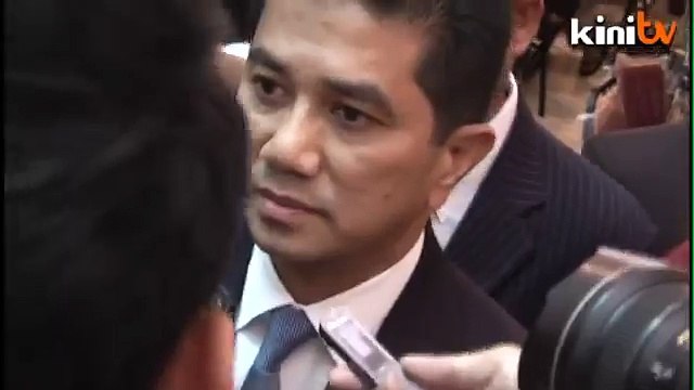 Azmin enggan ulas keputusan lucut gelaran Anwar