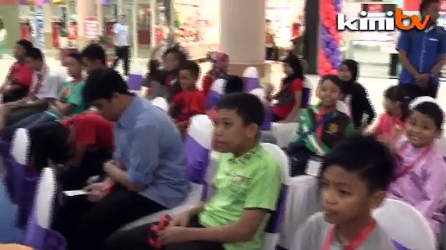 Menteri selit ‘undi BN’ pada kempen 'kembali ke sekolah'