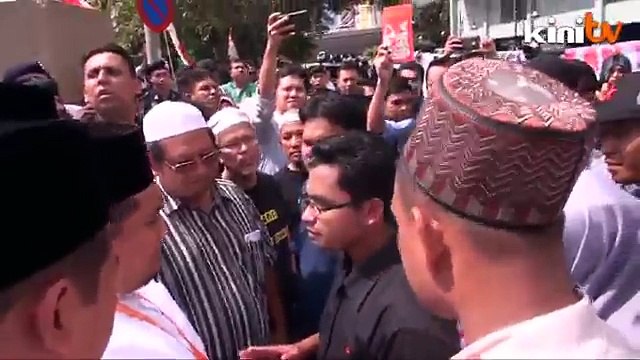 Pertahan tanah Melayu: Umno hampir gaduh dengan pelajar