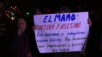 Chilenos comemoram morte de ex-chefe de polícia de Pinochet