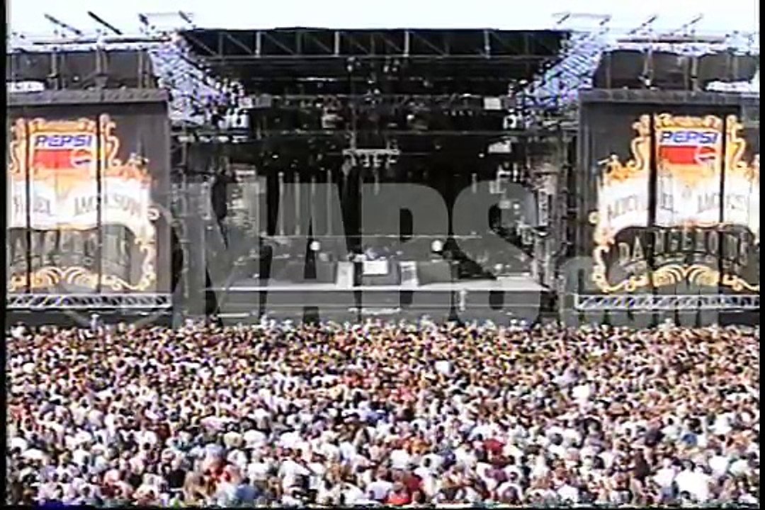 DJ NABS WITH KRIS KROSS- MICHAEL JACKSON DANGEROUS TOUR