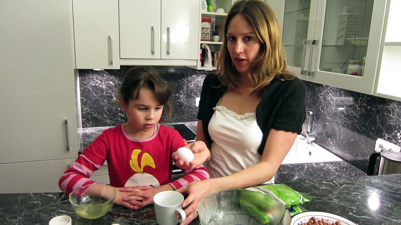 Backen für Weihnachten und so: Haselnussmakronen, Plätzchen, Backen mit Kindern