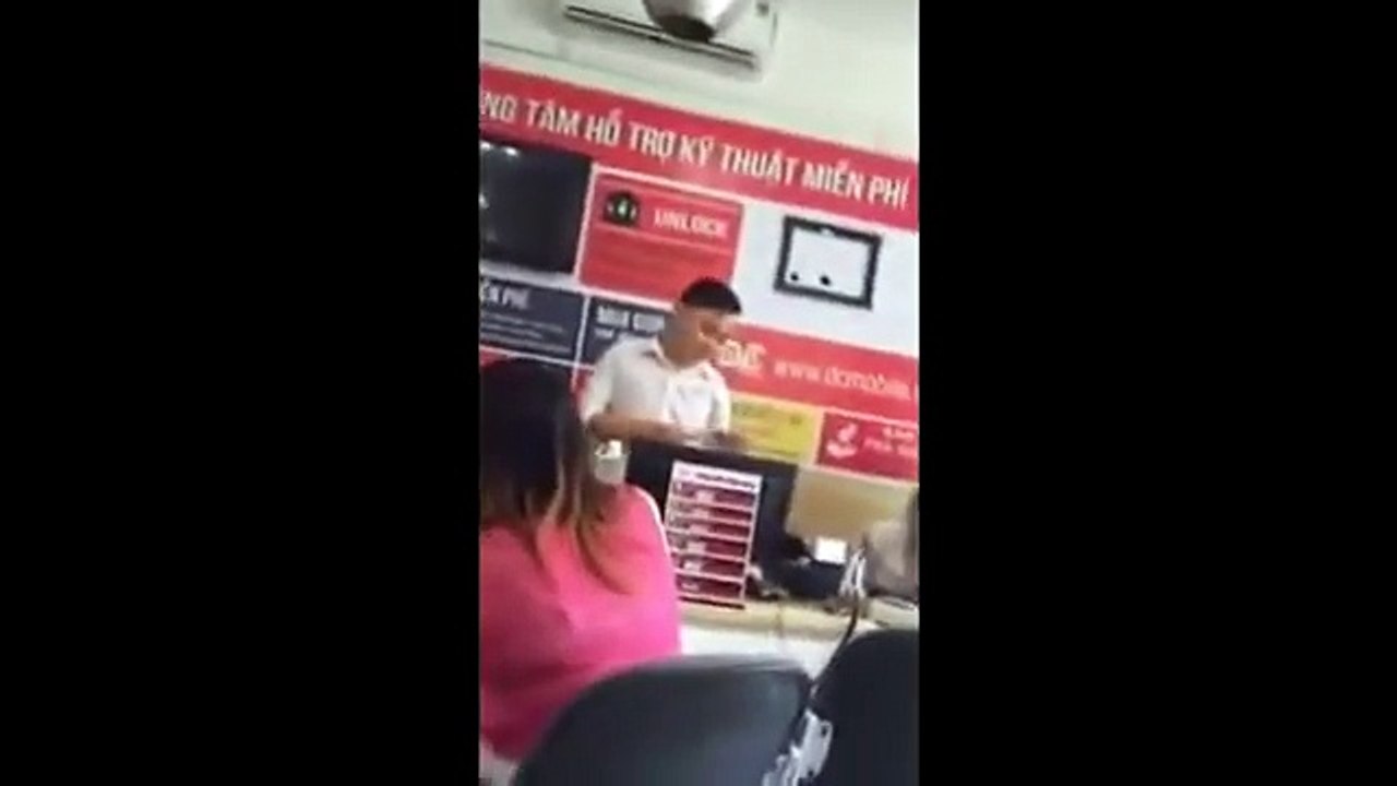 Clip "Người phụ nữ không chịu nói tiếng Việt" ồn ào trên Internet tuần qua