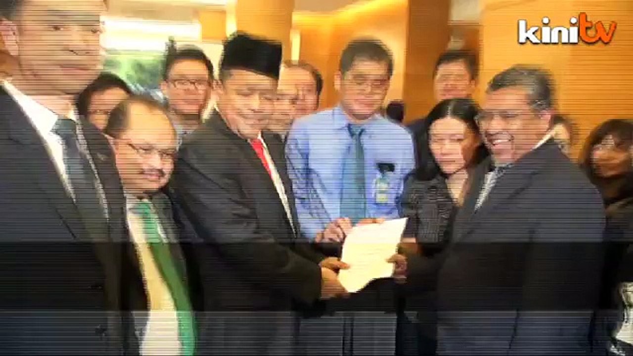 Shahidan vows to deliver memo from Beng Hock's family to Najib