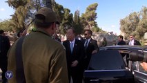 Le secrétaire général des Nations Unies, M. Ban Ki-Moon, visite un tunnel terroriste