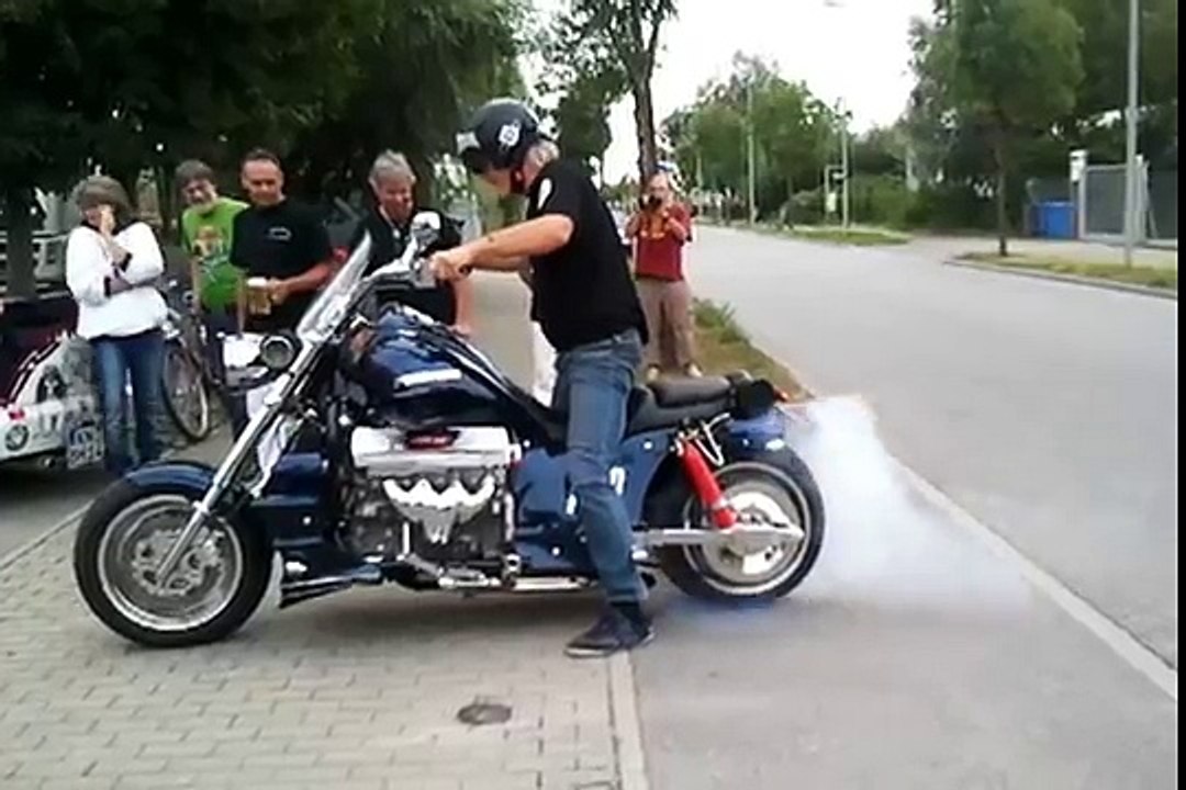 Boss Hoss V8 Burnout to Wheel Explosion