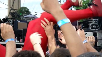 THE PRETTY RECKLESS HEAVEN KNOWS  LIVE KANSAS CITY MO ROCKFEST LIBERTY MEMORIAL 5 31 2014