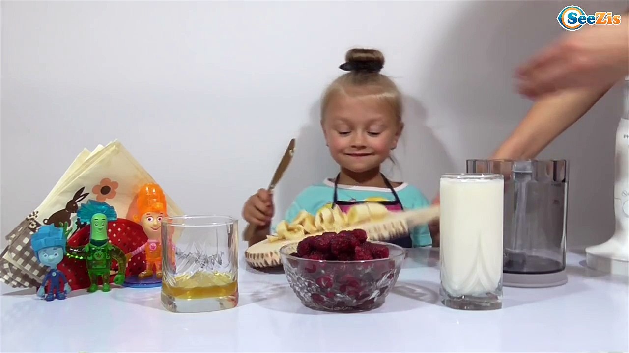 ✔ Фиксики и Ярослава готовят фруктовый десерт из малины и банана. Fruit Dessert. Серия 8 ✔