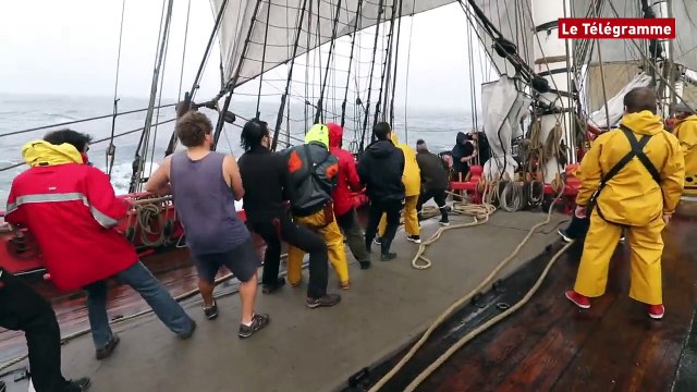 Hermione. Derniers préparatifs à bord pour l'arrivée à Brest